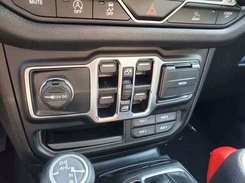 New 2025 Jeep Gladiator Sport image 25