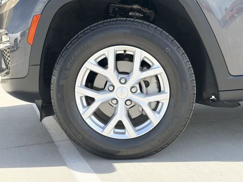 Used 2023 Jeep Grand Cherokee Limited AWD/4WD image 9