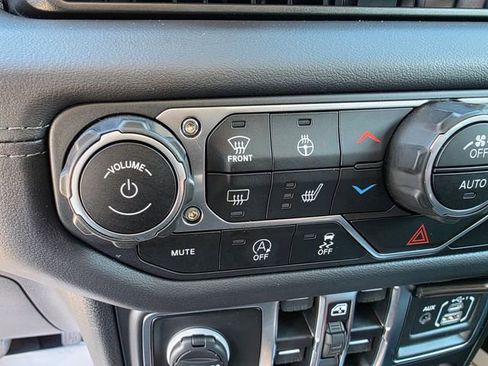 Used 2025 Jeep Gladiator Sport AWD/4WD image 31