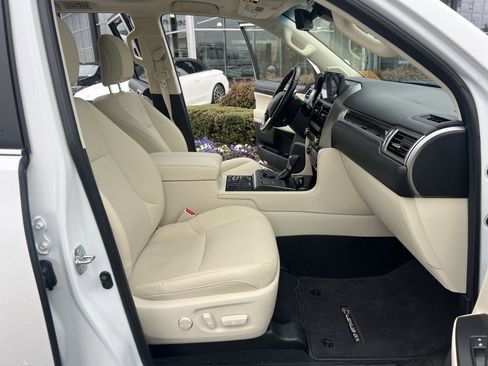 Used 2022 Lexus GX 460 Premium w/ Premium Package image 35