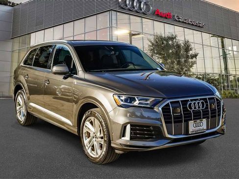Used 2023 Audi Q7 Premium w/ Convenience Package image 5