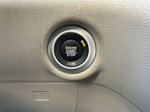 Used 2023 Chrysler Voyager LX image 25