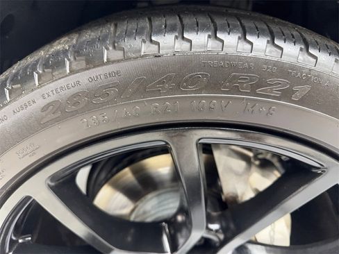 Used 2020 Porsche Cayenne w/ Premium Package image 87