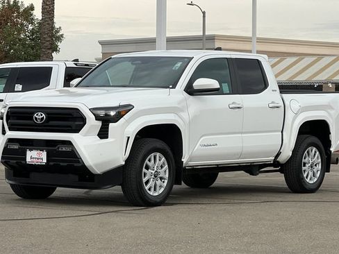 Used 2024 Toyota Tacoma SR5 AWD/4WD image 10
