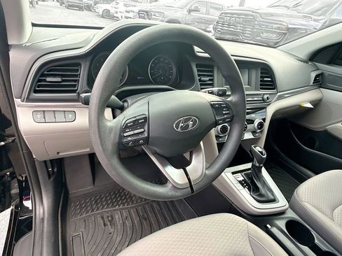 Used 2019 Hyundai Elantra SE image 12