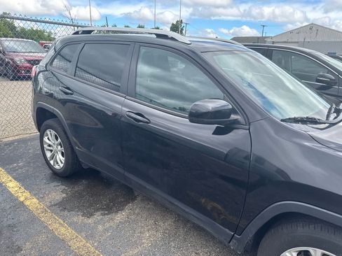 Used 2021 Jeep Cherokee Latitude FWD image 27