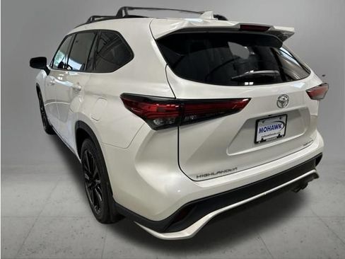 Used 2023 Toyota Highlander XSE AWD/4WD image 3