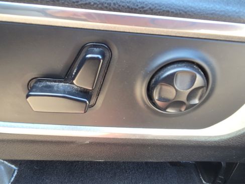 Used 2019 RAM 1500 Laramie image 32