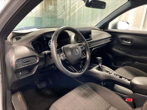 Used 2025 Honda HR-V Sport image 8