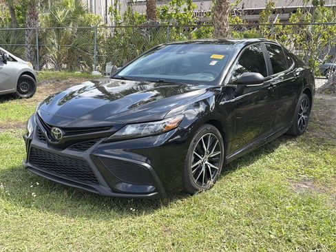 Used 2022 Toyota Camry SE image 8