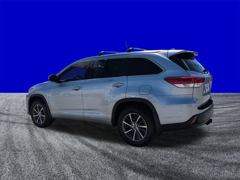 Used 2018 Toyota Highlander XLE AWD/4WD image 6