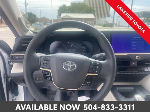 Used 2023 Toyota Crown Limited image 24