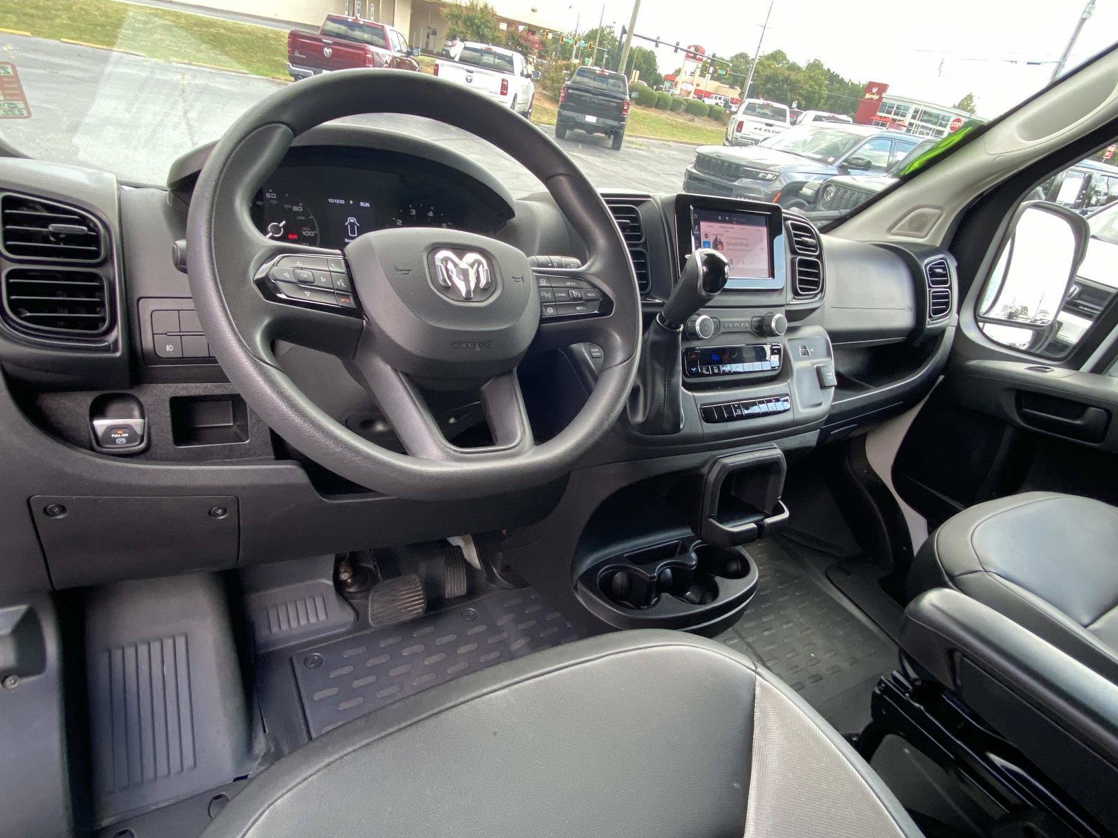 Used 2025 RAM ProMaster 2500 w/ Convenience Group FWD image 18