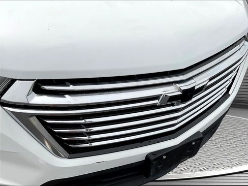Used 2023 Chevrolet Traverse Premier FWD image 29