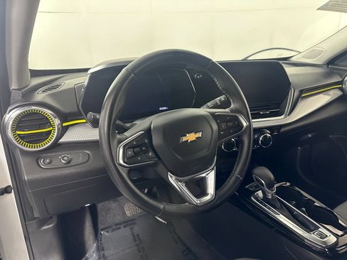 Used 2024 Chevrolet Trax LT w/ Driver Confidence Package FWD image 14