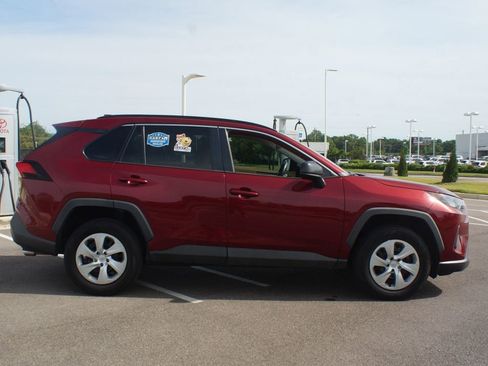 Used 2019 Toyota RAV4 LE FWD image 19