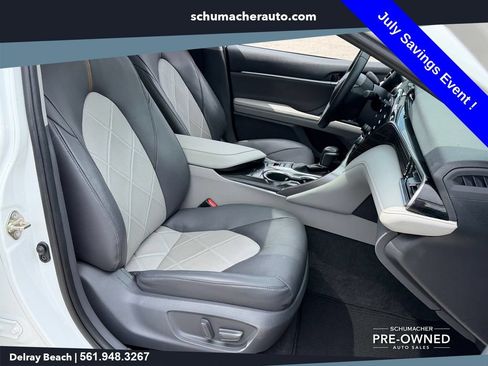 Used 2019 Toyota Camry XLE FWD image 17