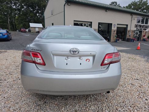 Used 2010 Toyota Camry LE FWD image 4