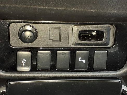 Used 2019 Mitsubishi Outlander FWD image 17