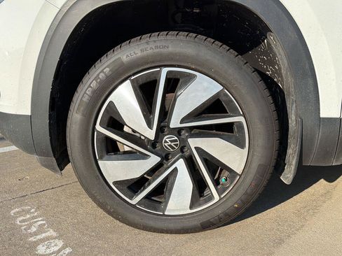 Used 2024 Volkswagen Atlas SE FWD image 13