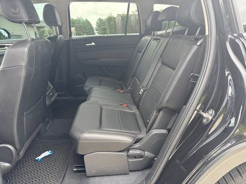 Used 2023 Volkswagen Atlas SE w/ Panoramic Sunroof Package FWD image 10