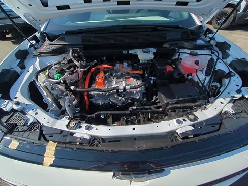 New 2026 Chevrolet Equinox EV LT image 28