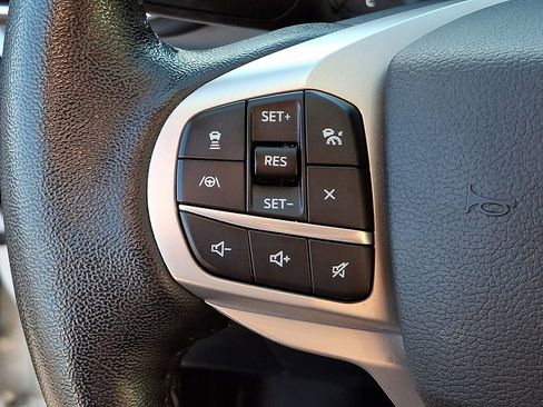 Used 2021 Ford Explorer XLT w/ Equipment Group 202A AWD/4WD image 21