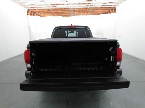 Used 2019 Toyota Tacoma TRD Sport w/ Technology Package image 28