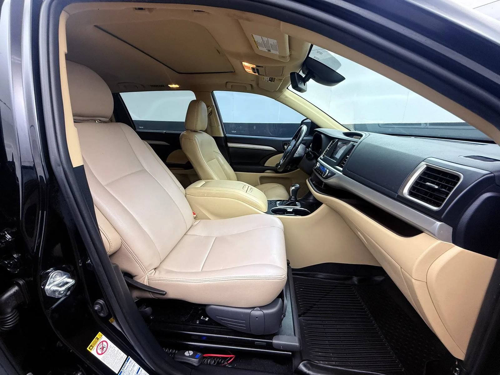 Used 2019 Toyota Highlander XLE AWD/4WD image 10