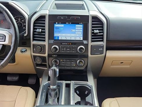 Used 2017 Ford F150 Lariat w/ Equipment Group 502A Luxury AWD/4WD image 15