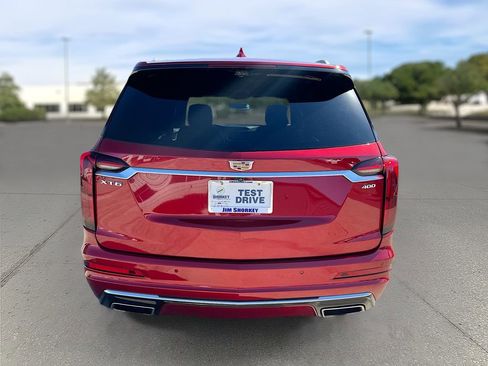 Used 2022 Cadillac XT6 Premium Luxury w/ Technology Package image 6