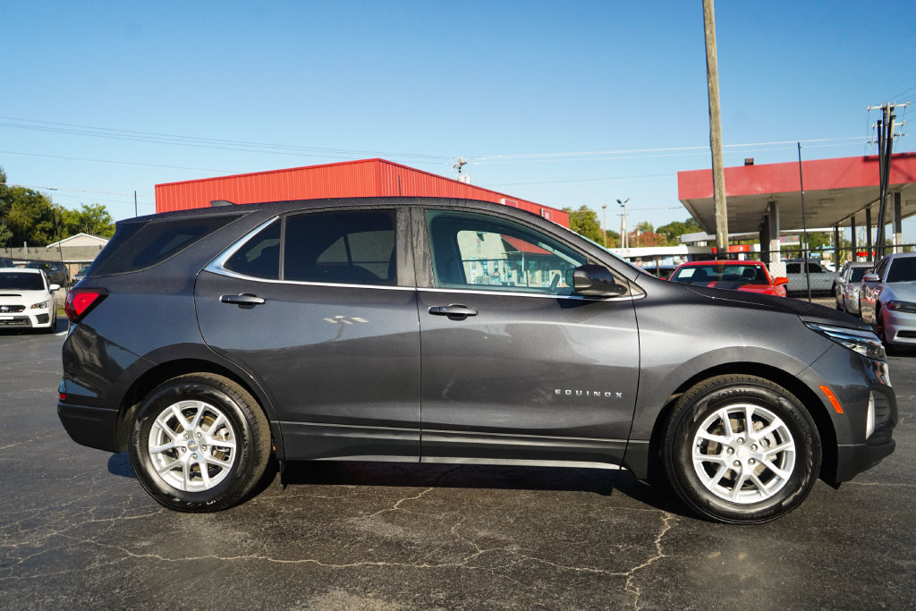 Used 2022 Chevrolet Equinox LT FWD image 2