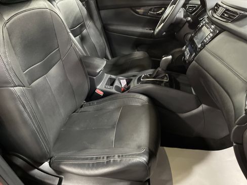 Used 2017 Nissan Rogue SL w/ SL Premium Package image 13