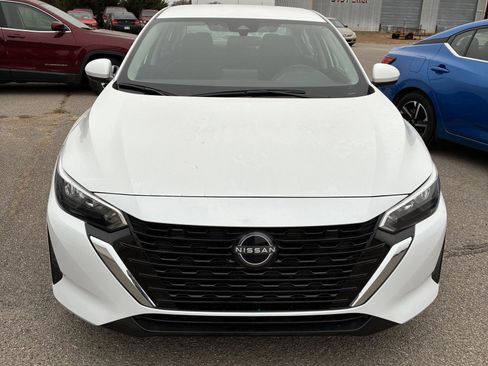 Used 2025 Nissan Sentra SV image 2