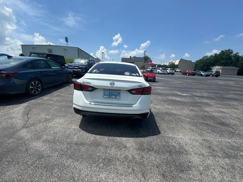 Used 2021 Nissan Altima 2.5 SR FWD image 12