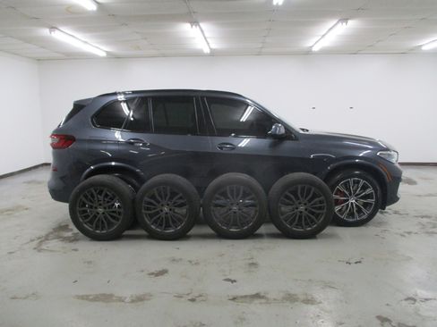 Used 2022 BMW X5 M50i w/ Executive Package image 11