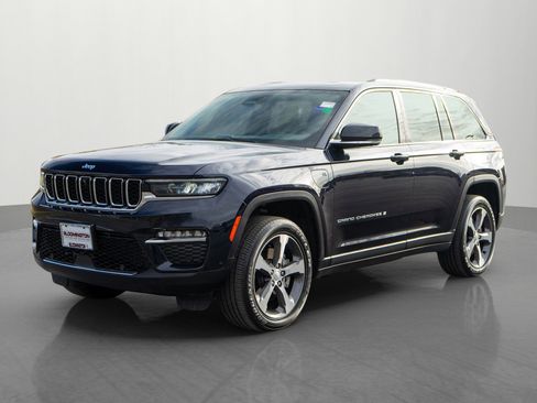 Used 2022 Jeep Grand Cherokee Limited 4xe w/ Luxury Tech Group II image 3