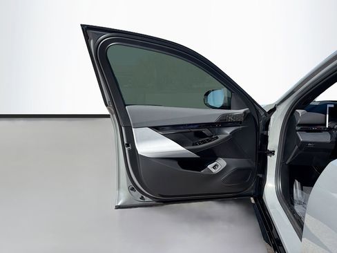 New 2026 BMW 550e xDrive w/ Executive Package image 24