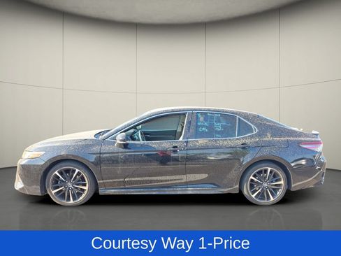Used 2018 Toyota Camry XSE FWD image 5