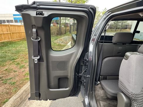 Used 2012 Nissan Frontier SV image 21