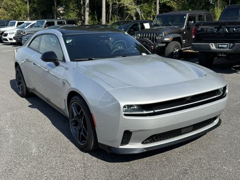 Used 2024 Dodge Charger Daytona R/T w/ Plus Group AWD/4WD image 3