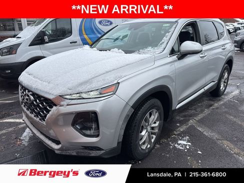 Used 2020 Hyundai Santa Fe SE image 1