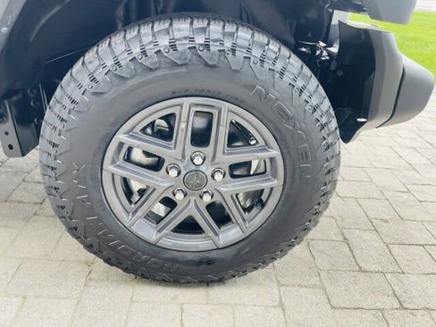 Used 2024 Jeep Wrangler Unlimited Sport AWD/4WD image 37