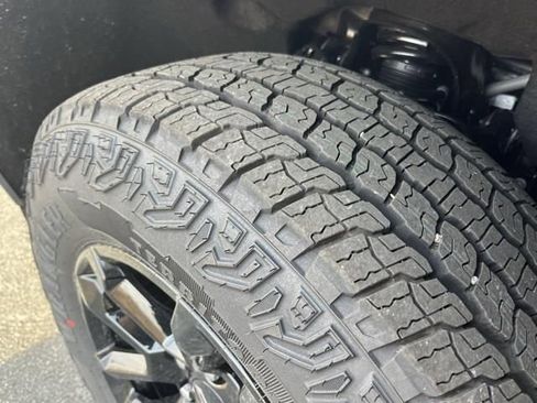 New 2025 Chevrolet Colorado Z71 w/ Midnight Edition image 15