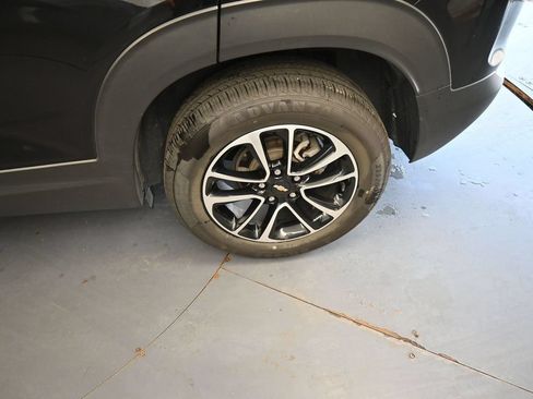 Used 2025 Chevrolet TrailBlazer LT AWD/4WD image 17