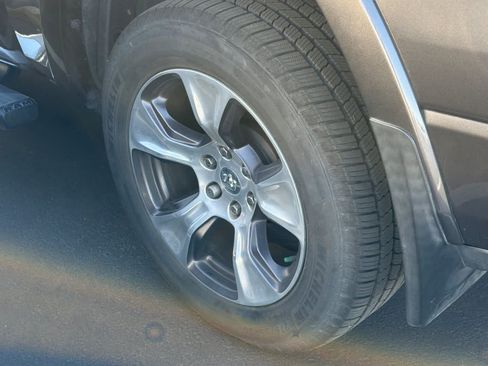 Used 2019 RAM 1500 Laramie RWD image 16