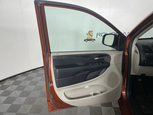 Used 2012 Dodge Grand Caravan SXT w/ Entertainment Group 1 image 32