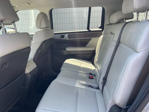 Used 2025 Hyundai Santa Fe SEL FWD image 11