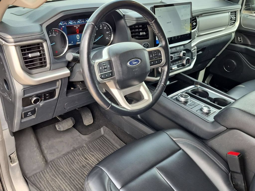 Used 2023 Ford Expedition XLT AWD/4WD image 10