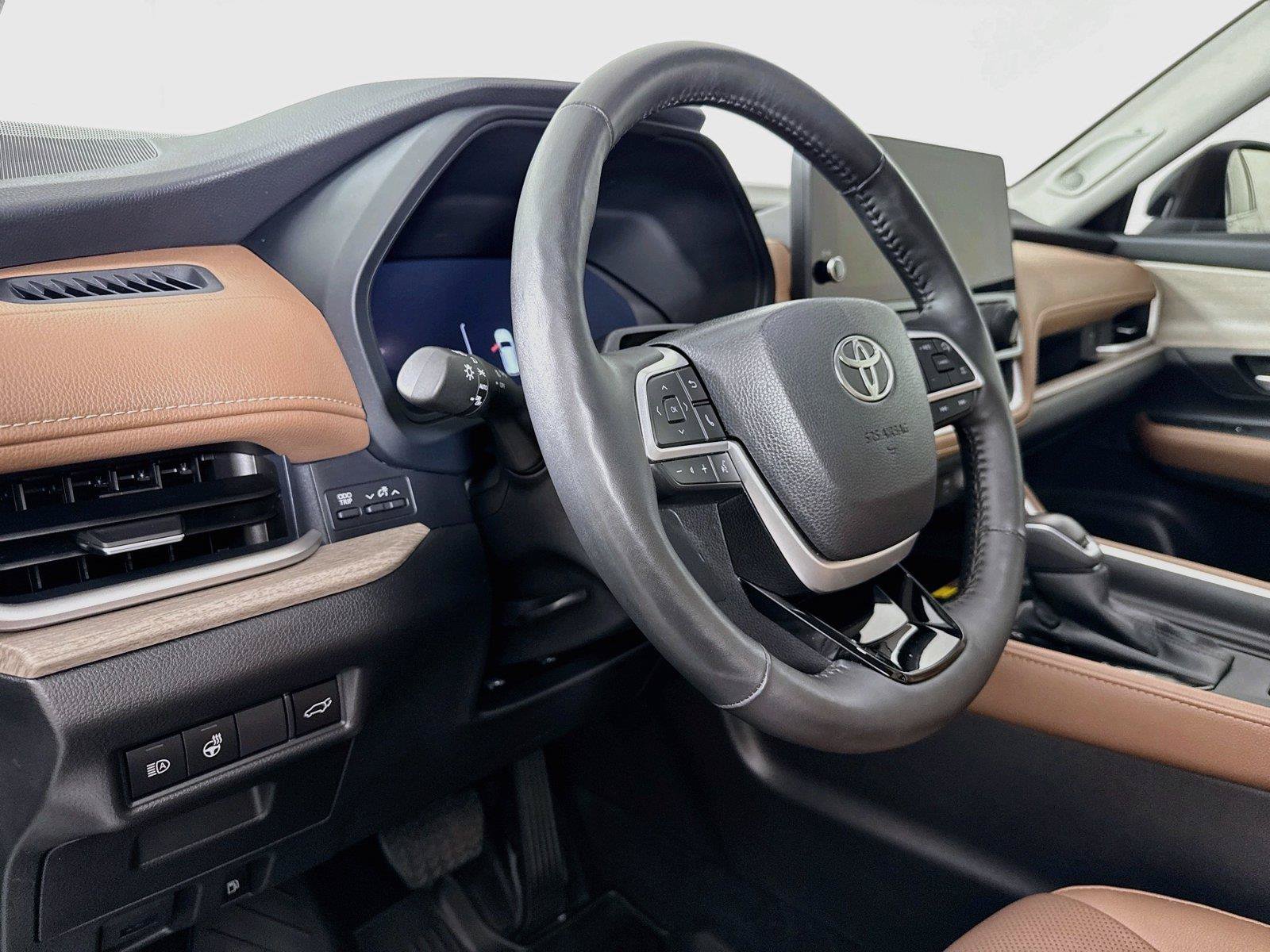 Used 2026 Toyota Grand Highlander AWD image 4